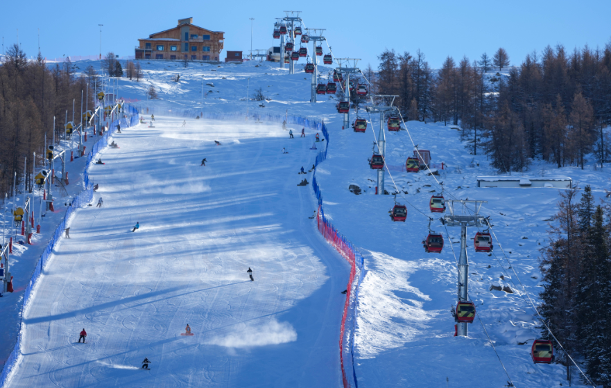 冰雪经济封面.png 冰雪经济封面.png