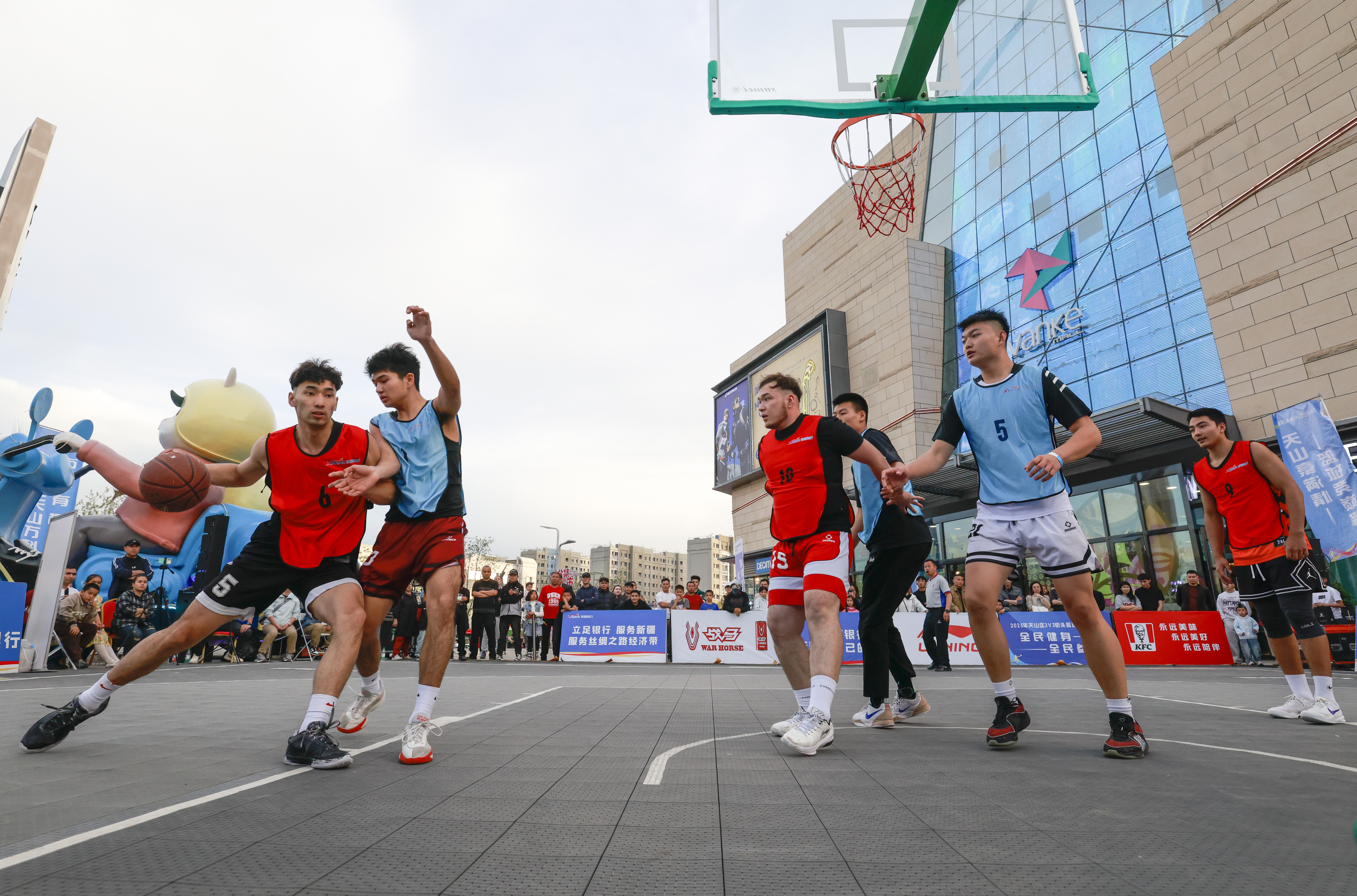 篮球.jpg 篮球.jpg